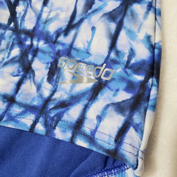 Speedo Swimsuit Ladies sz 10 Blue and White Geometric UPF 50+ Chlorine Resistant - Picture 4 of 11